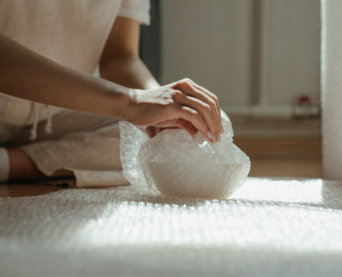 What is the cheapest day to hire a moving company?